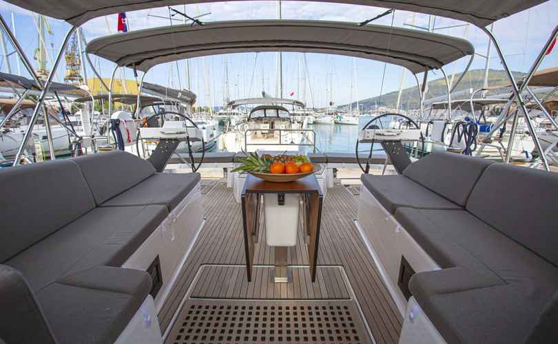 Dufour 530