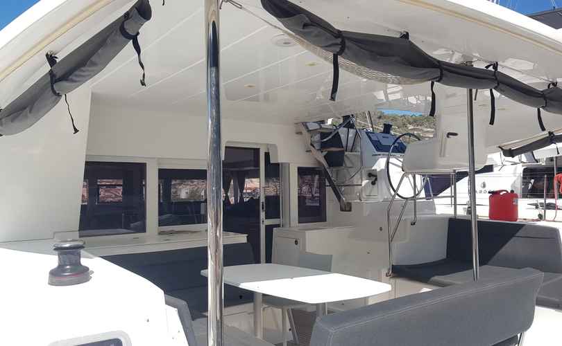 Lagoon 450 SporTop