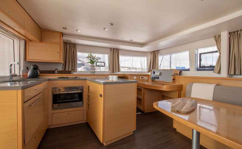 Photo Lagoon 450 F (2016)