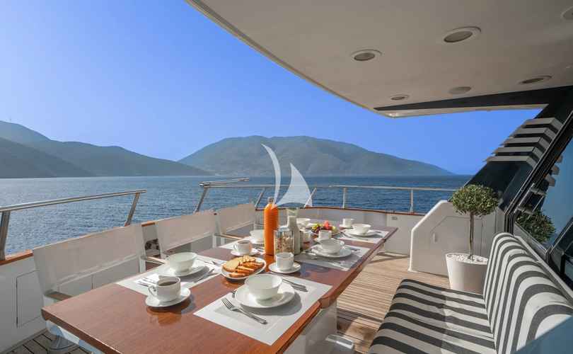 Photo Cantieri 24m (1994)