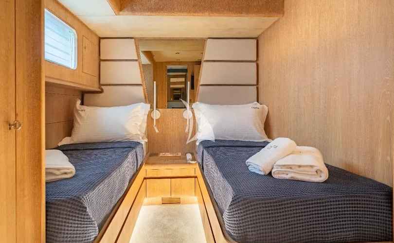 Photo Cantieri 24m (1994)