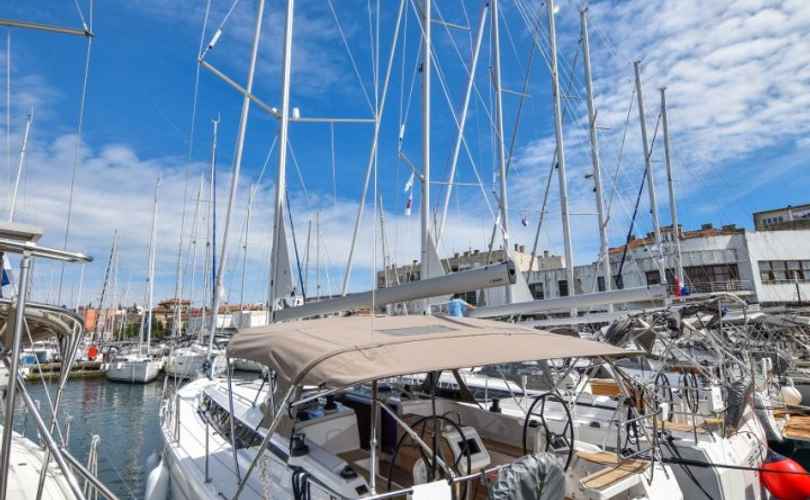 Photo Bavaria C42 (2023)
