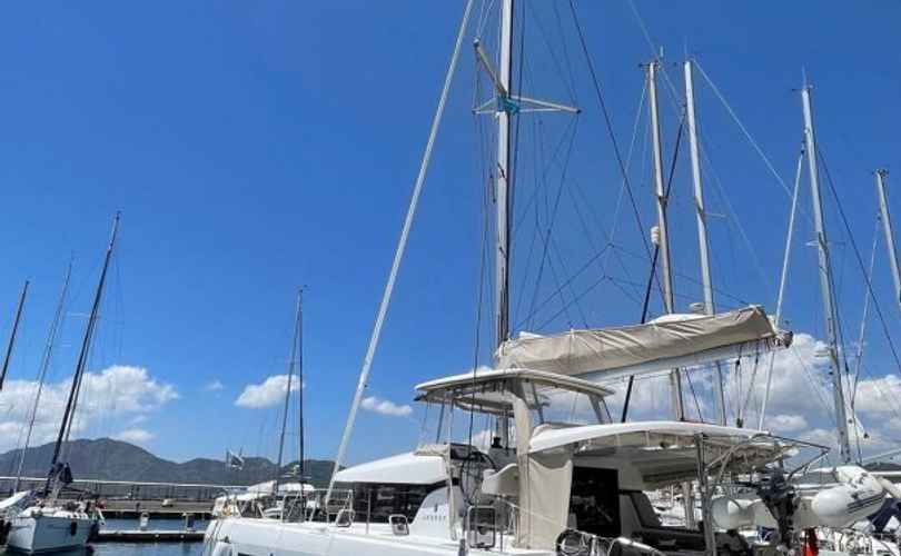 Lagoon 42
