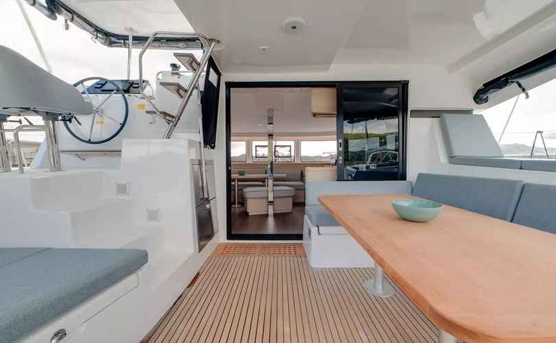 Lagoon 42