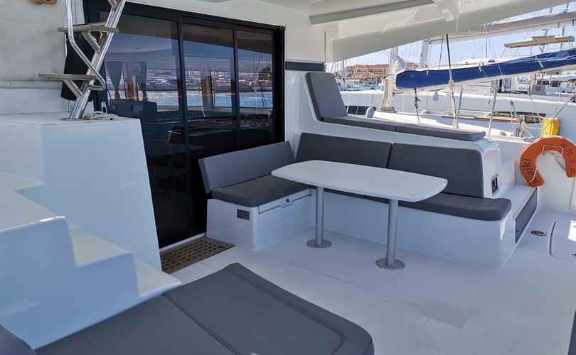 Lagoon 42