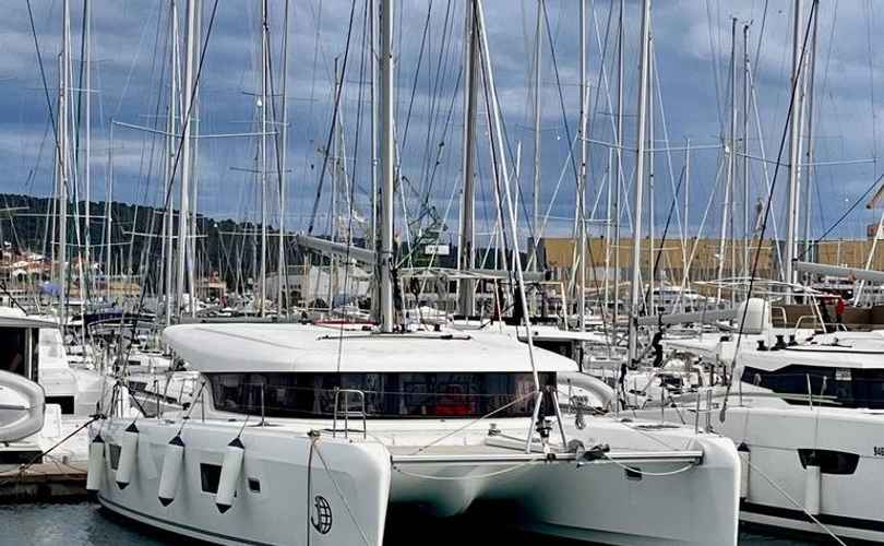 Lagoon 42