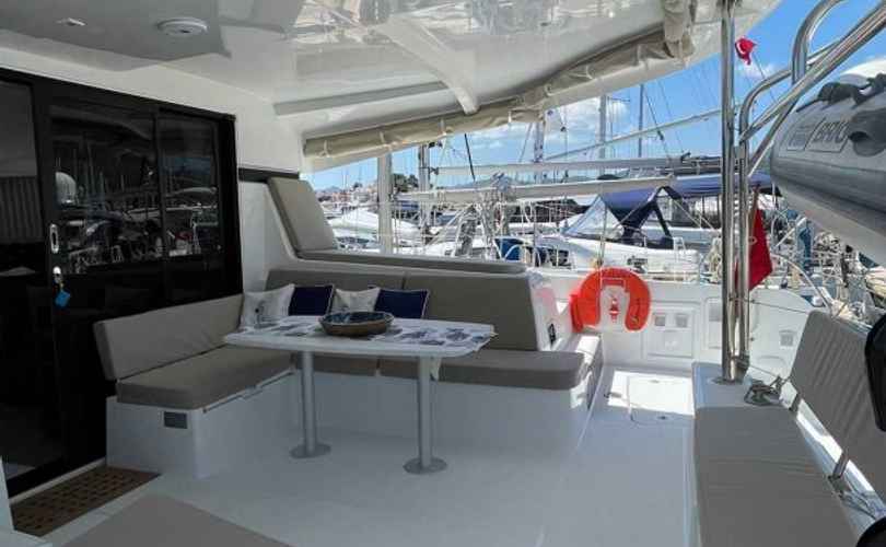 Lagoon 42