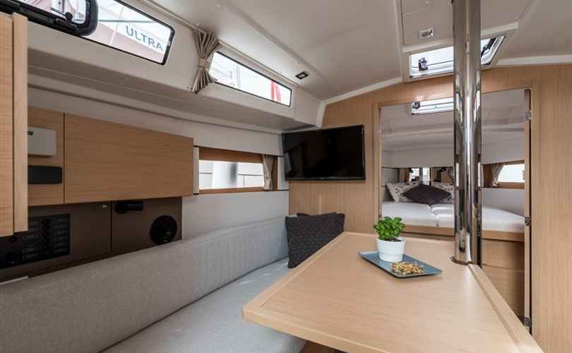 Oceanis 38.1
