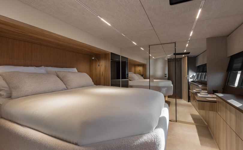 Moon Yacht 60