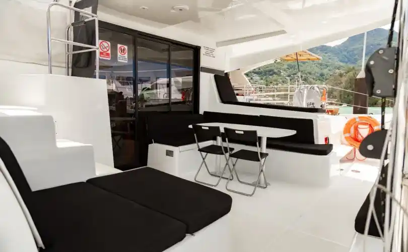 Lagoon 42