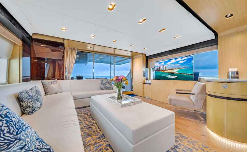 Photo Azimut 84 (2013)