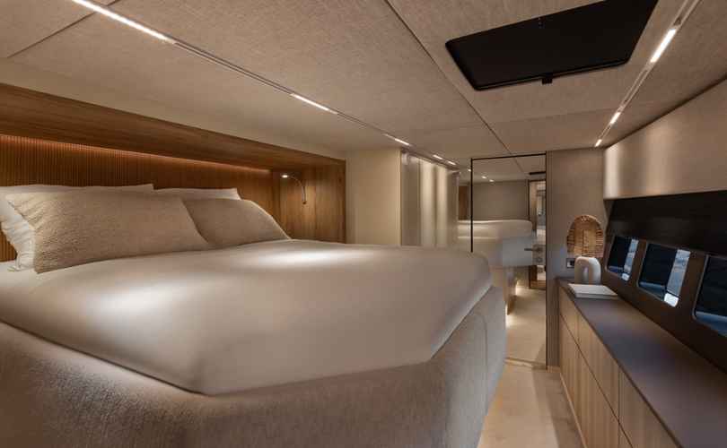 Moon Yacht 60