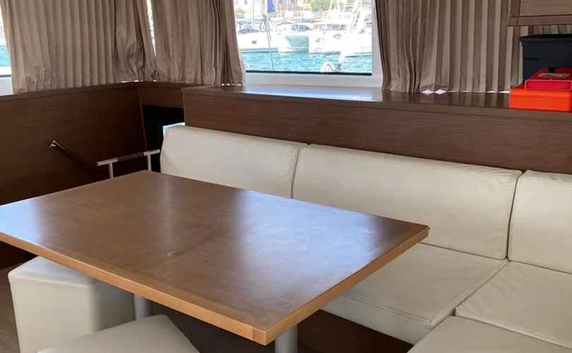 Photo Lagoon 52 Fly (2019)