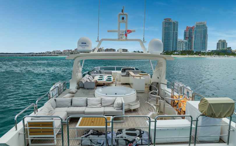 Photo Azimut 84 (2013)