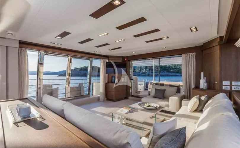 Ferretti Custom Line 100