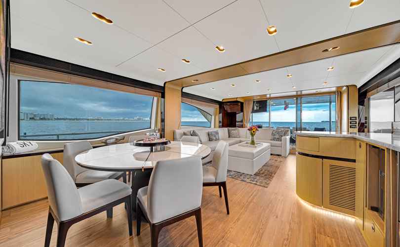 Photo Azimut 84 (2013)