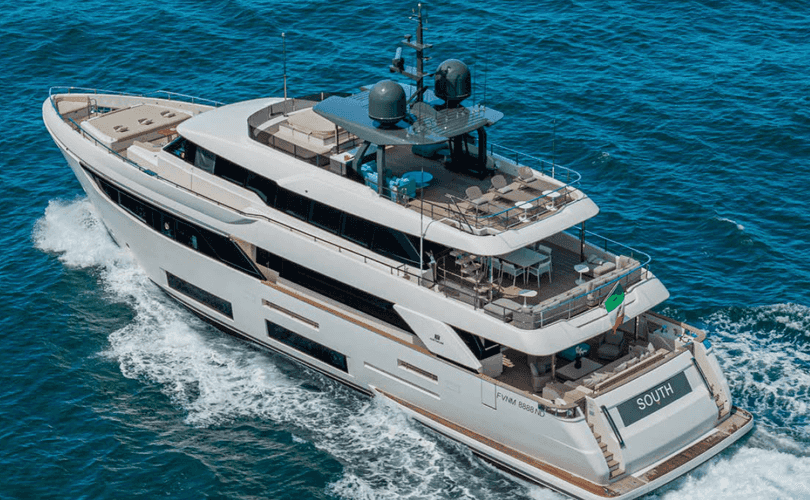 Photo Navetta 33 Custom Line (2020)