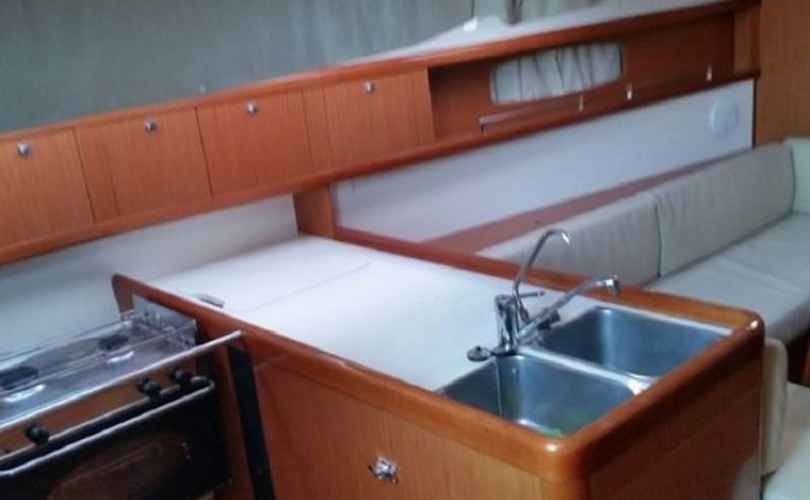 Sun Odyssey 37