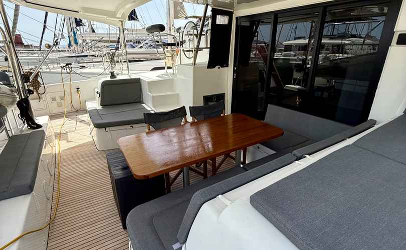 Lagoon 42