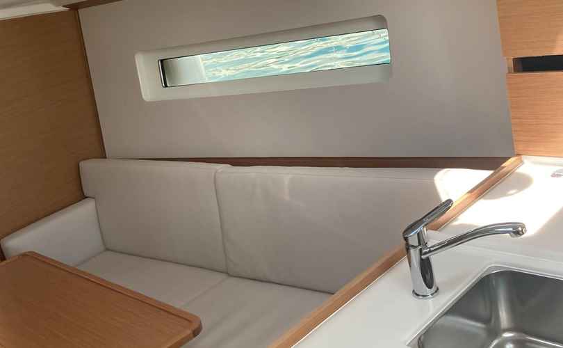 Sun Odyssey 350