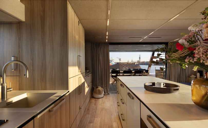 Moon Yacht 60