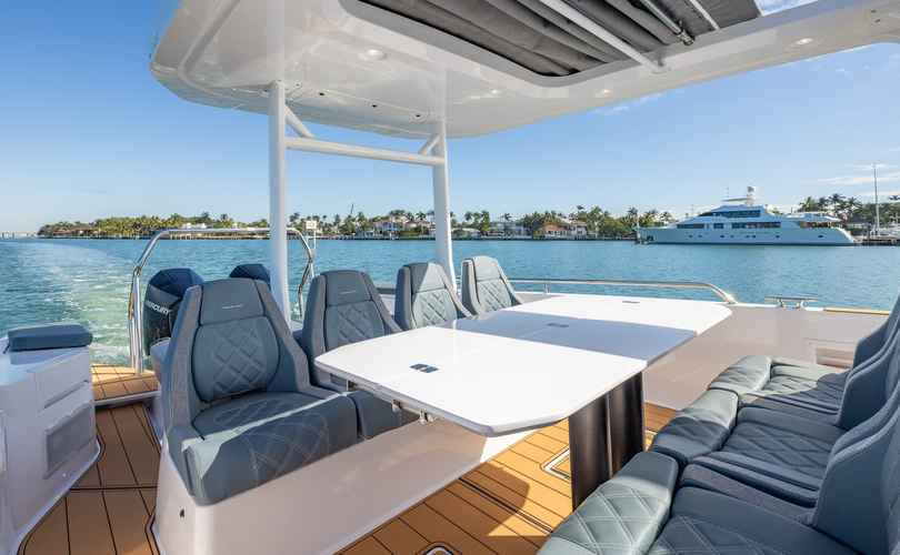 Photo Axopar 37 Sun Top (2025)