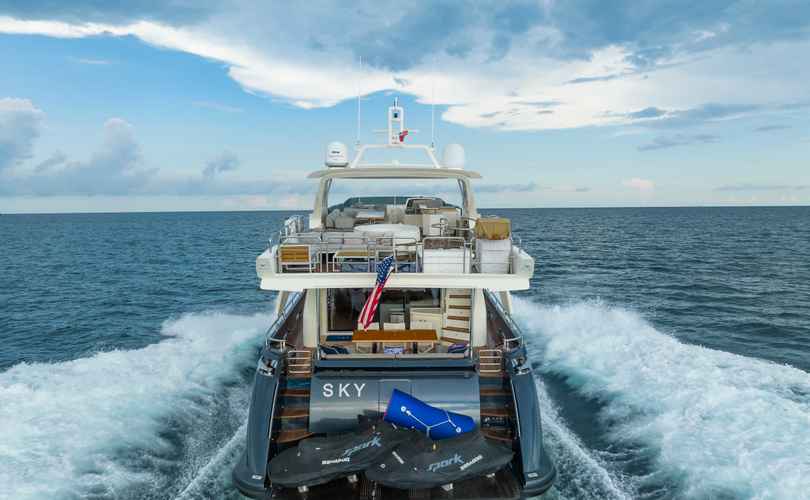 Photo Azimut 84 (2013)