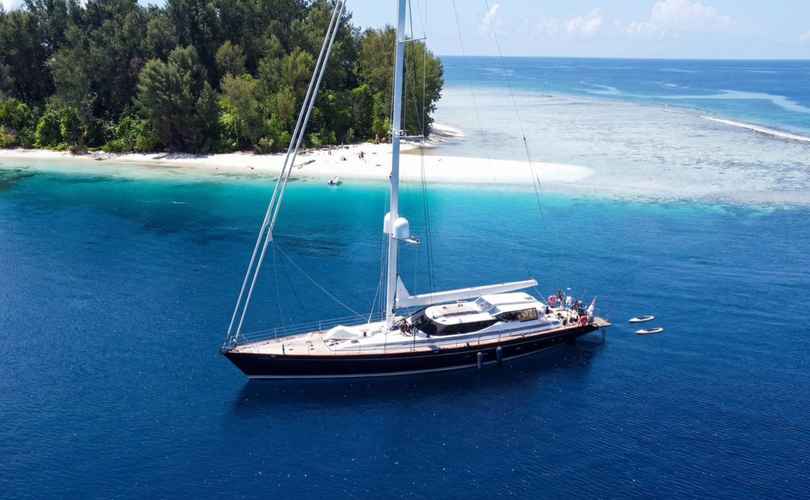 Photo Camper & Nicholsons 121 (1999)