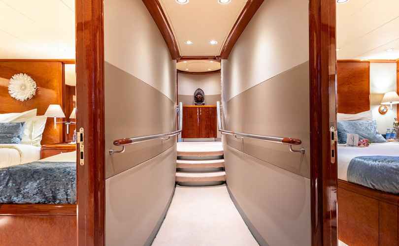 Photo Camper & Nicholsons 121 (1999)