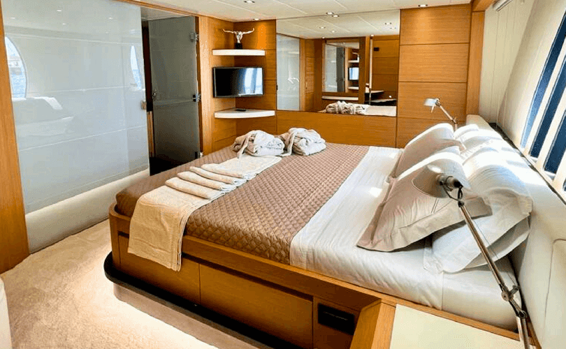 Pershing 80