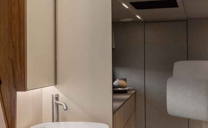Moon Yacht 60