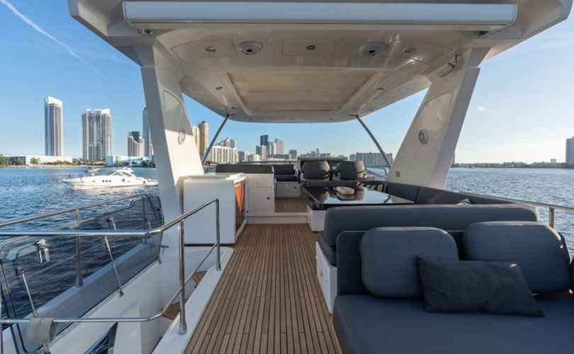 Photo Azimut 70 (2018)