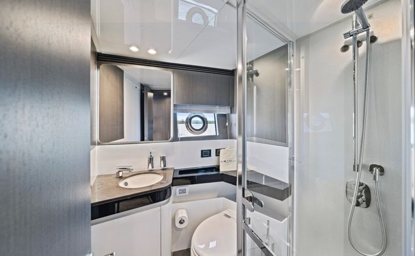 Photo Azimut S7 (2019)