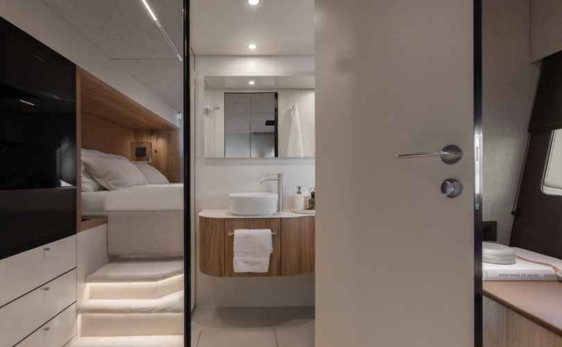 Moon Yacht 60