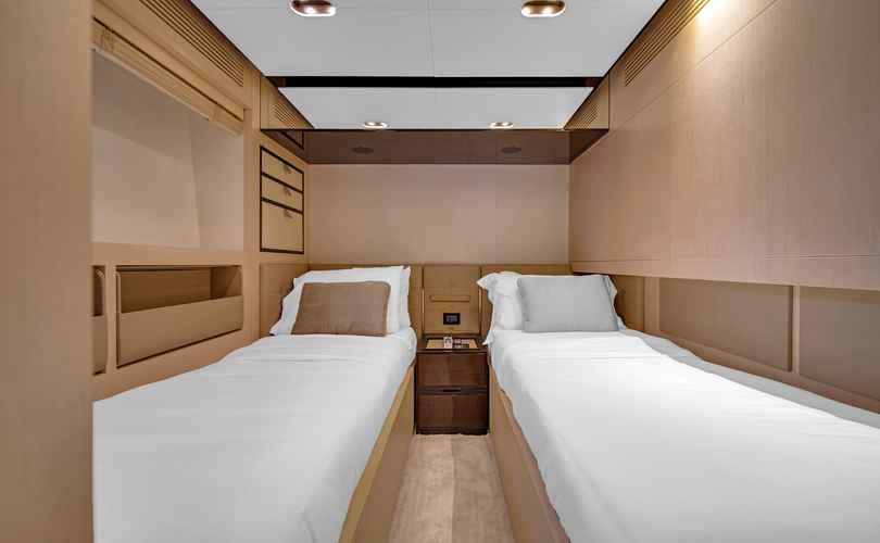 Photo Azimut 84 (2013)