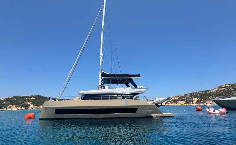 Moon Yacht 60