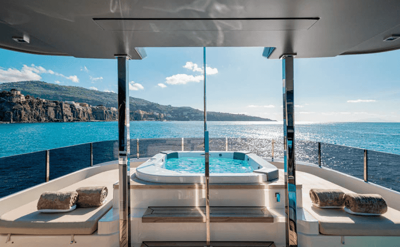 Photo Navetta 33 Custom Line (2020)