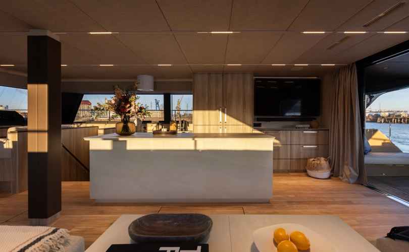 Moon Yacht 60