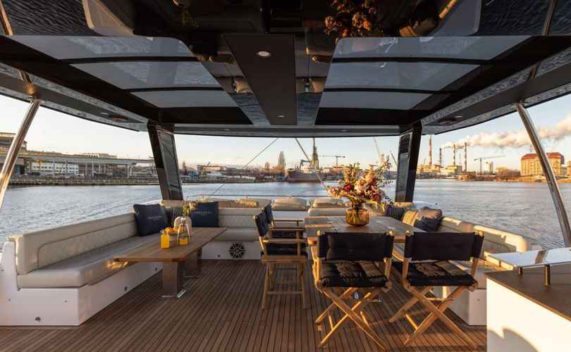 Moon Yacht 60