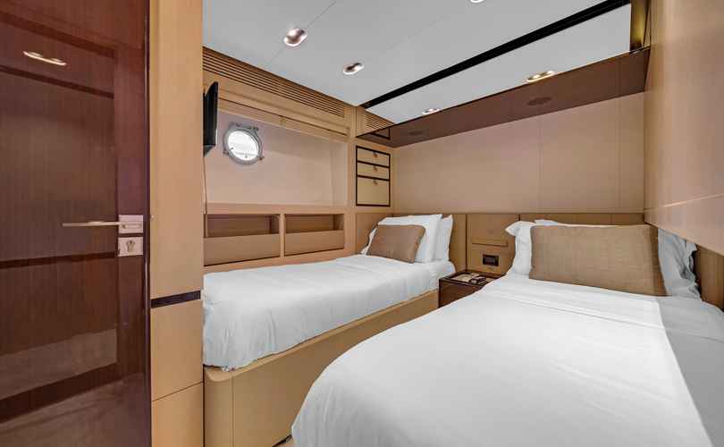 Photo Azimut 84 (2013)