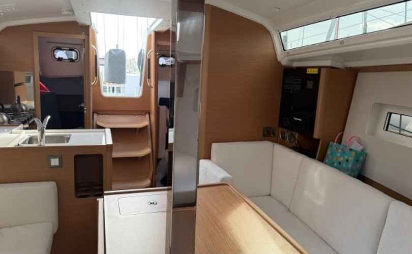 Photo Sun Odyssey 350 (2025)