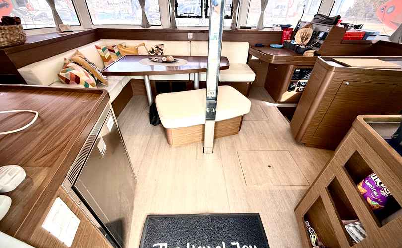 Lagoon 42
