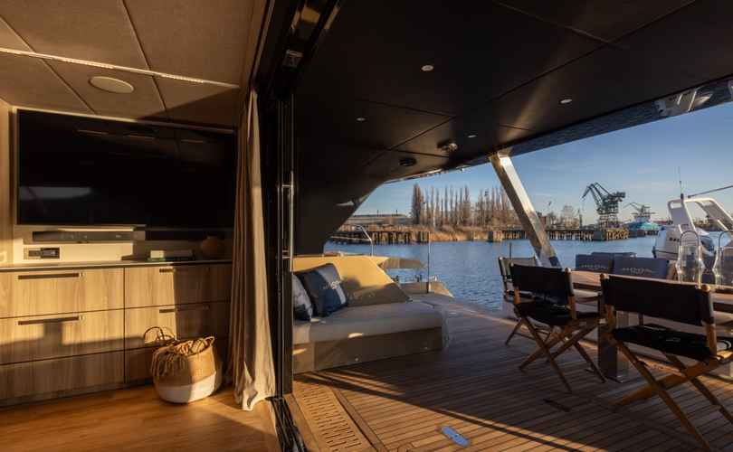 Moon Yacht 60