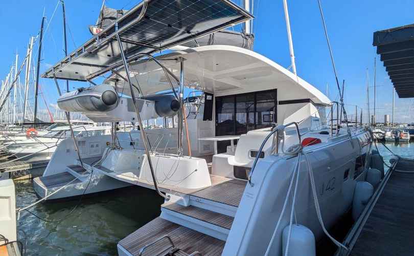 Lagoon 42