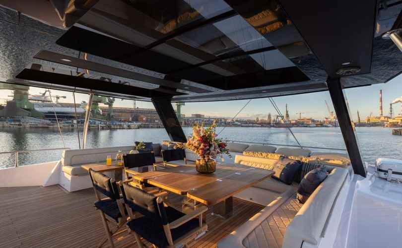 Moon Yacht 60