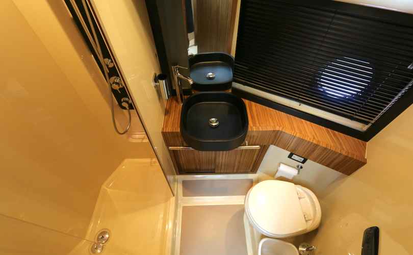 Photo Azimut 43 Magellan (2014)