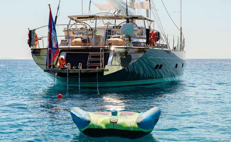 Photo Camper & Nicholsons 121 (1999)
