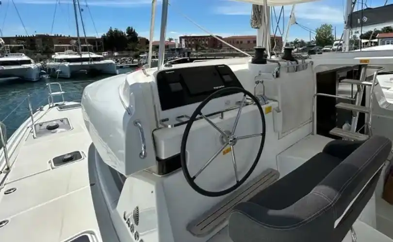 Lagoon 42