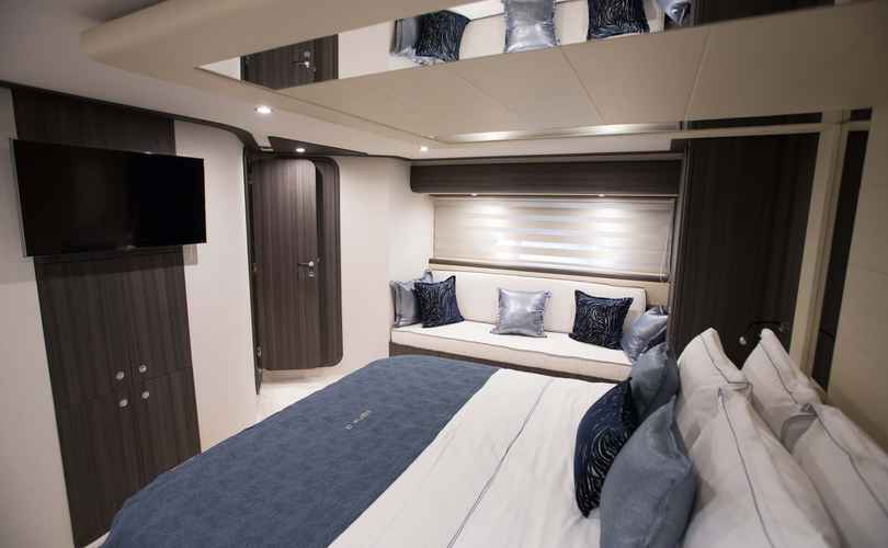 Ferretti 780