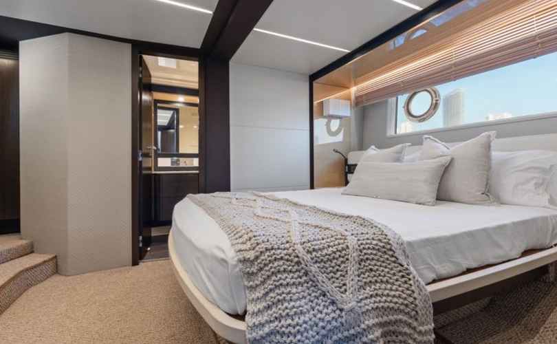 Photo Azimut 70 (2018)